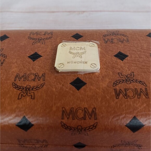 MCM Sunglasses Unisex Case Cleaning Cloth MCM61OSN Black main image 6